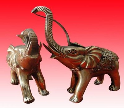 銅雕大象與護膚品 藝術(shù)與美的跨界對話